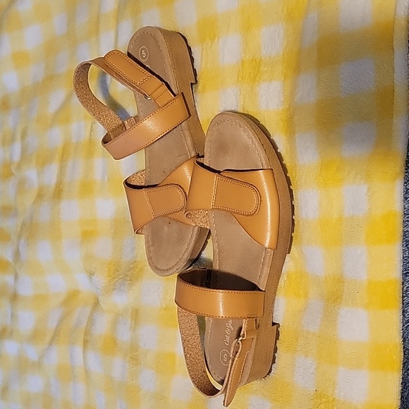 Girl's Cat & Jack Sandals - Picture 2 of 4